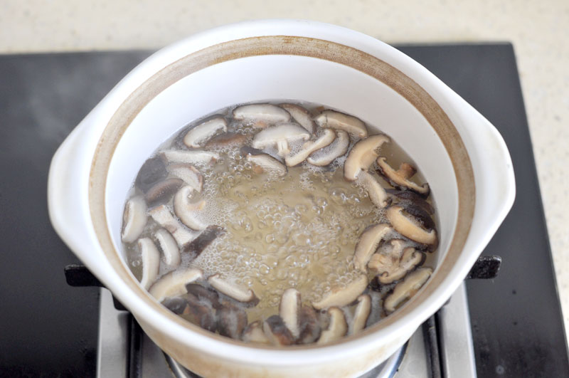 燕麥香菇雞丁窩蛋粥