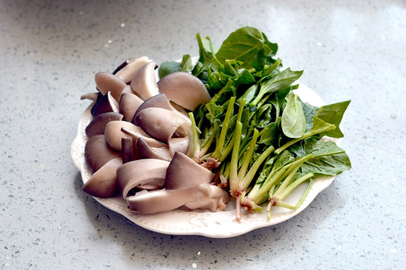 燕麥肉片疙瘩湯