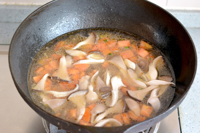 燕麥肉片疙瘩湯